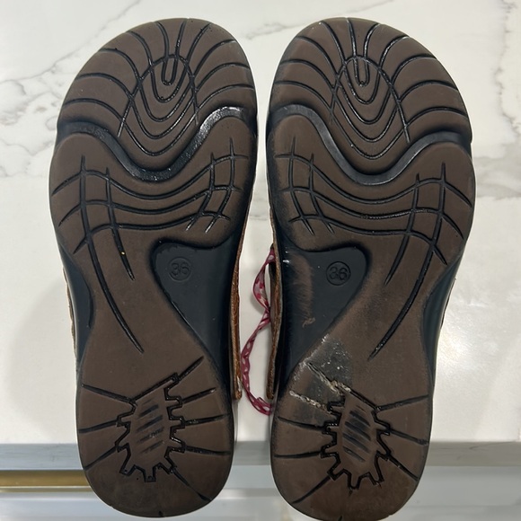 Elite by Corkys Hand Painted Leather Bump‎ Toe Sandal. Size 36 - Picture 6 of 11